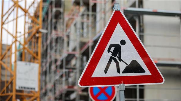 Bauindustrie erwartet Verlust von 10.000 Jobs Grund für den befürchteten Jobabbau ist die schwache Konjunktur am Bau.