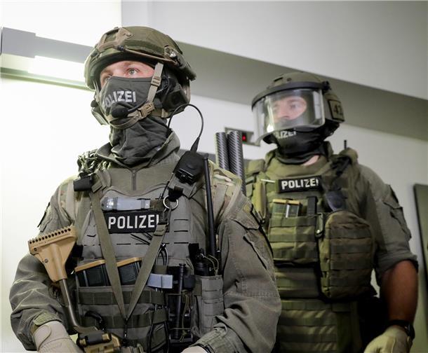 GSG9-Spezialeinsatzkräfte beim Besuch des Bundesinnenministers in der neuen Bundespolizeidirektion.