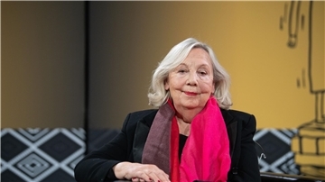 Gudrun Penndorf wird geehrt.