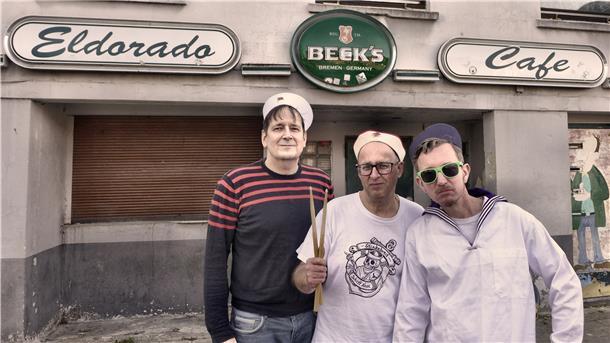 Guido Müller, Stephan Beckmann und Jörg Fischer stehen vor dem Eldorado.