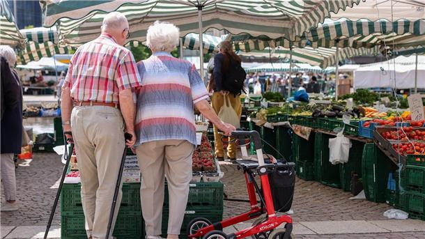 Gut abgesichert im Alter: Dafür sollte es aus Sicht der genossenschaftlichen Versicherungsgruppe R+V eine staatlich geförderte private Altersvorsorge geben.