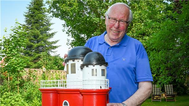 „Roter Sand“ hat ihn ein Leben lang begleitet Gut in Schuss: Heino Brockhage hat seinem Leuchtturm „Roter Sand“ in den vergangenen Monaten sogar einen neuen Anstrich verpasst.