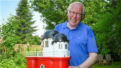 „Roter Sand“ hat ihn ein Leben lang begleitet Gut in Schuss: Heino Brockhage hat seinem Leuchtturm „Roter Sand“ in den vergangenen Monaten sogar einen neuen Anstrich verpasst.