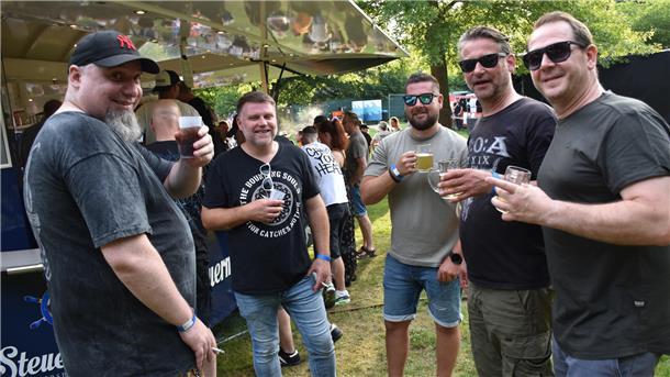 Männer mit Bier