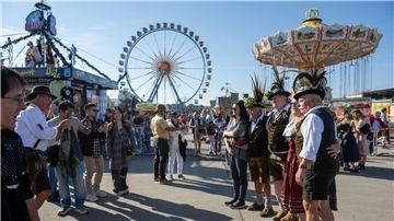 Gute Stimmung zum Wiesn-Auftakt.