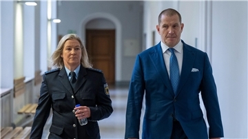 Haben sich nach eigener Aussage mit der Isu geeinigt: Claudia Pechstein und ihr Lebensgefährte Matthias Große.