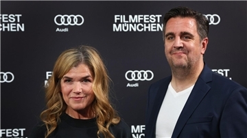 Haben zusammen die Serie „Perfekt verpasst“ gedreht: Anke Engelke und Bastian Pastewka.