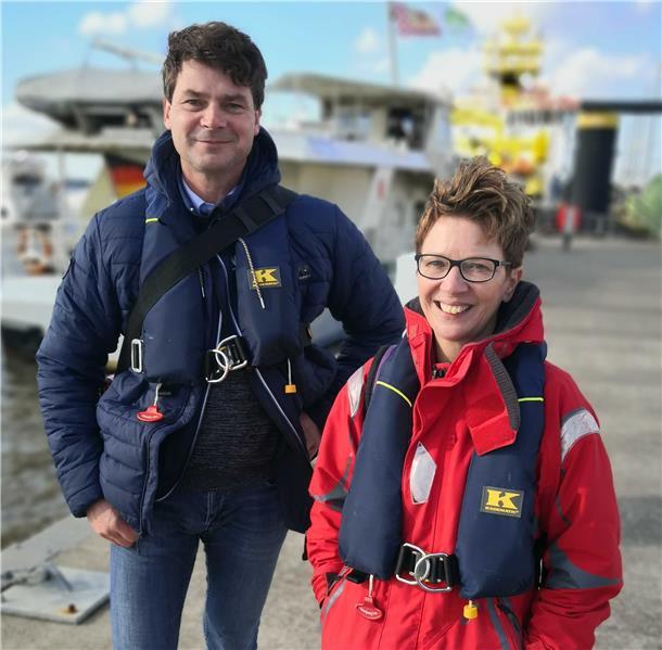Live-Blog Weser-Parade: Lauter schöne Schiffe vor Bremerhaven Häfensenatorin Dr. Claudia Schilling und Dr. Iven Krämer, der den Schifffahrtstag mitinitiert hat.