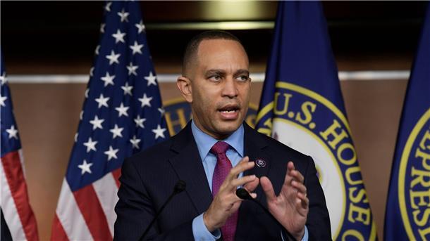 Nach Pelosi: Jeffries erster schwarzer Fraktionschef Hakeem Jeffries führt die Demokraten im Repräsentantenhaus an.