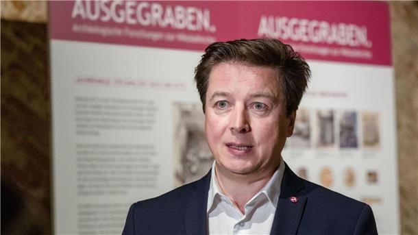 Archäologen-Zorn wegen U-Boot-Bergung Hamburgs Landesarchäologe Rainer-Maria Weiss erfuhr von der Bergung erst aus der Zeitung. (Archivbild)
