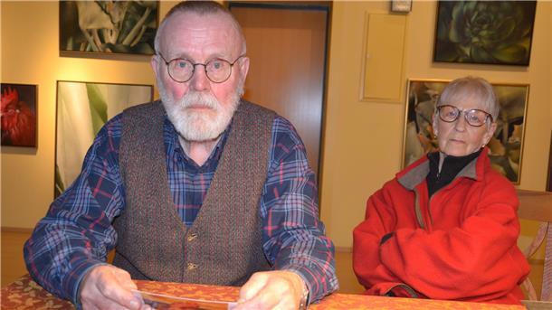 Hannelore und Klaus Bierkardt sitzen an ihrem Esstisch und fragen sich, wie es mit ihrer Galerie in Badenstedt weitergeht, wenn der Mietvertrag abgelaufen ist.