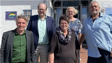 Hans-Jürgen Janssen und Christian Meyer sprachen mit Martina Geberzahn, Ina Korter und Ditmar Oetjen über die finanziellen Sorgen des Förderkreises des Museums und Nationalparkhauses (von links).