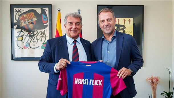 Hansi Flick fühlt sich bei den Katalanen sehr wohl.