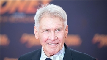 Harrison Ford singt seinen Basilikumpflanzen Schlaflieder vor, damit sie vor der Nacht keine Angst haben.