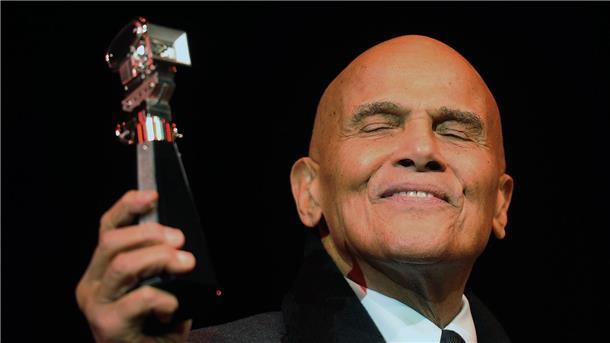 Sänger, Schauspieler, Aktivist: Harry Belafonte gestorben Harry Belafonte wird 2011 mit der Berlinale-Kamera geehrt.
