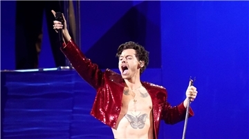 Harry Styles bei seinem Auftritt bei den Brit Awards 2023 in der O2 Arena.