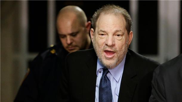 Weinstein im Krankenhaus - „Vielzahl“ von Problemen Harvey Weinstein war 2020 wegen Sexualdelikten zu 23 Jahren Haft verurteilt worden (Archivbild).
