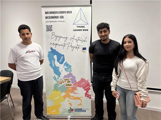 Jugendtreff Spaden und Kirche als Kulturort  Hassan Ashraf, Vorsitzender des Jugendgremiums Young LEADER Wesermünde-Süd, wurde einstimmig zum stimmberechtigen LAG-Mitglied gewählt. Abdelrasul Ahmed Kahlif und Malak Asaad (von links) interessieren sich für die Mitarbeit und nahmen an der Sitzung teil.