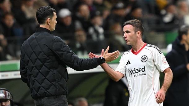 Hat das Haar wieder schön: Fußball-Star Mario Götze (r./Archivfoto) 