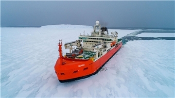 Hat die erkrankte Person erfolgreich evakuieren können: der australische Eisbrecher „RSV Nuyina“.
