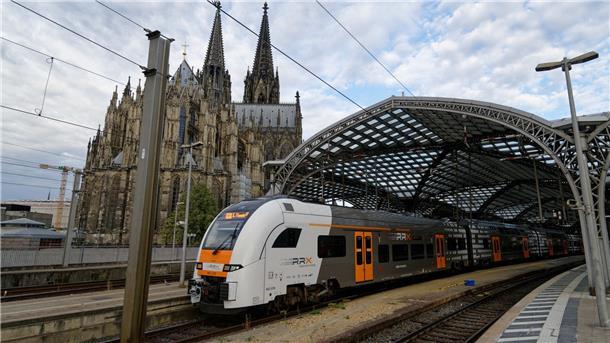 Fahrgastverband: Drei Milliarden reichen nicht Hat sich die Politik zu stark auf das 49-Euro-Ticket konzentriert?