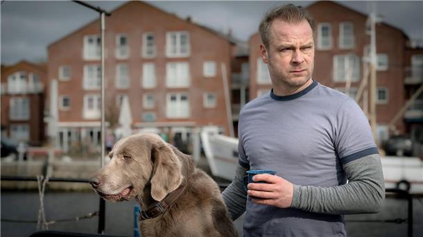 TV-Quoten: Mehr als acht Millionen sehen „Nord bei Nordwest“ Hauke Jacobs (Hinnerk Schönemann) in einer Szene aus „Nord bei Nordwest - Der doppelte Lothar“.