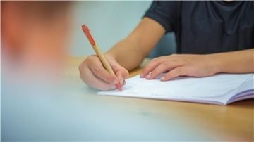 Hausaufgaben abschaffen? Warum Niedersachsen dagegen ist Hausaufgaben gehören nach Ansicht des Kultusministeriums weiter zum Schulalltag. (Symbolbild)