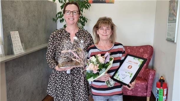 Hausleiterin Carina Mauritschat (links) dankte Andrea Zimmermann für ihre Treue und ihr Engagegement.