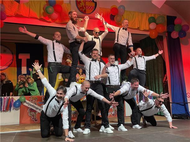 Hebefigur auf Butjenter Art - das Schlussbild der Deichelfen.