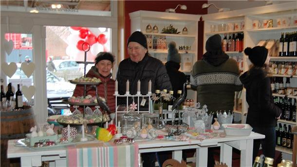 Heeslinger Produkte und Frühlingsdeko in Koenekes Hofladen
