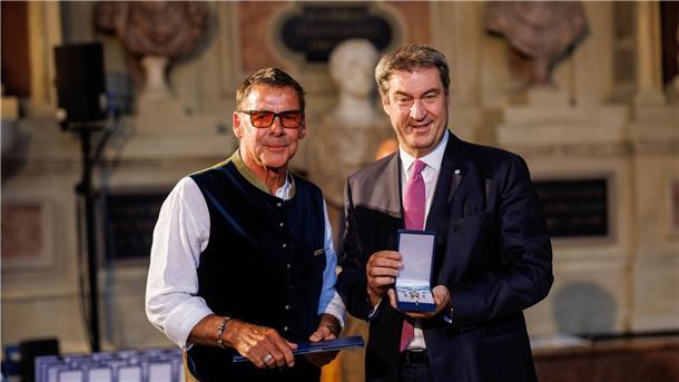 Der schöne Sascha wird 70 Hehn, sein Verdienstorden und Markus Söder. (Archivfoto)