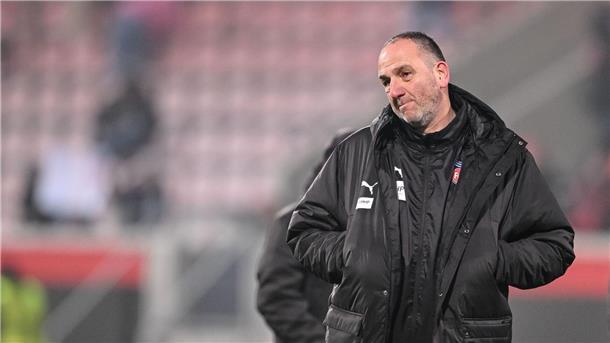 Aus in Europa: Emotionaler Schmidt mahnt Leistungssprung an Heidenheims Trainer Frank Schmidt ist enttäuscht und richtet den vollen Fokus nun auf den Abstiegskampf der Fußball-Bundesliga.