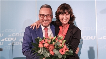 Heiko Strohmann ist zum neuen Landesvorsitzenden der CDU in Bremen gewählt worden. Yvonne Averwerser gratuliert.