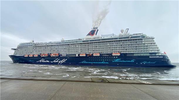 Neue Reisen: Das sind die „Mein Schiff“-Pläne für den Winter in Bremerhaven Kreuzfahrtschiff legt ab.