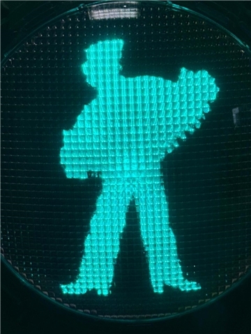 Hein-Mück-Figur auf Fußgängerampel.