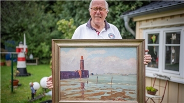 Heino Brockhage mit Bild von Paul Ernst Wilke