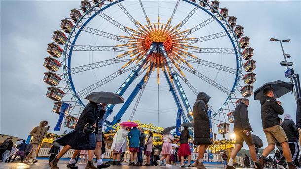 6,5 Millionen Besucher auf „Achterbahn-Wiesn“ Heißer Start, verregneter Abschluss.
