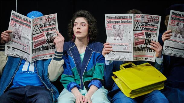 Berliner Kultmusical „Linie 1“ bekommt ein Update Helena Charlotte Sigal (2.v.l.) in der Fotoprobe zur Neuinszenierung von „Linie 1“.
