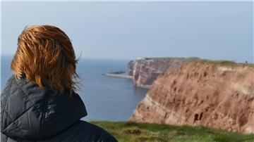 Helgoland Saisonauftakt mit dem Katamaran "Halunder Jet": Blick auf die Felsen und die Lange Anna.
