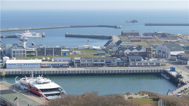 Helgoland Saisonauftakt mit dem Katamaran "Halunder Jet": Der Halunder Jet im Hafen.