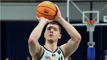Hendrik Warner trifft mit den Eisbären am Samstag in der Stadthalle auf die ART Giants Düsseldorf.