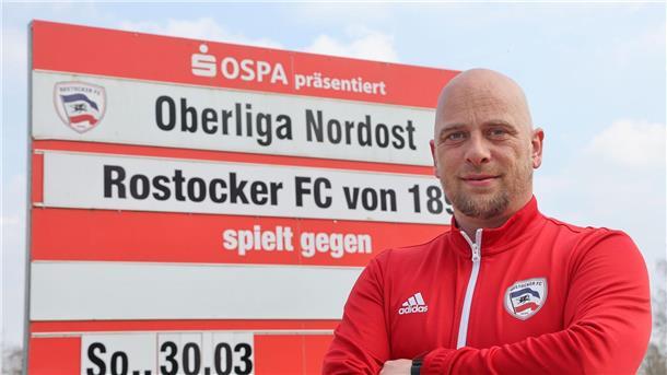 Henry Karper spendiert der Mannschaft nach der Saison eine Abstiegs-Party.