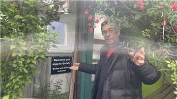 Mann mit Malerei