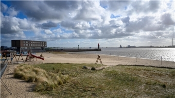 Strand am Fluss