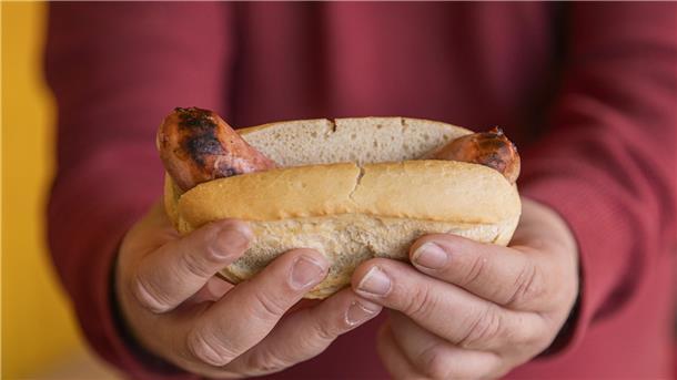 Erdbeer-Explosion bei Karls: Erdbeer-Wurst und mehr entdecken Hier ist alles der Erdbeere gewidmet, selbst die Wurst.