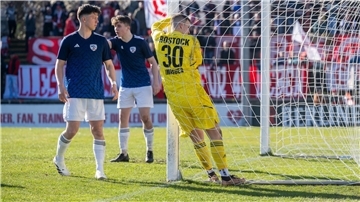 Hier ist nur der Torwart im Tor: Doch der Rostocker FC kassierte bereits über 100 Gegentore.