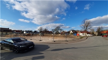 Hier ruht die Arbeit: Bis ein neuer Bebauungsplan rechtskräftig ist, dürfen für das Grundstück an der Leher Straße keine Baugenehmigungen ausgesprochen werden.