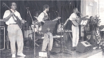In Nordenham steht in den 90er-Jahren die Lehrerband auf der Bühne