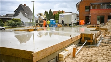 Hinterbebauung lautet die Lösung, wenn es keine anderen Bauplätze mehr gibt. Nachverdichtet werden soll besonders intensiv auf den großen Grundstücken in der „Industriesiedlung“ in Wulsdorf. Foto: Scheschonka