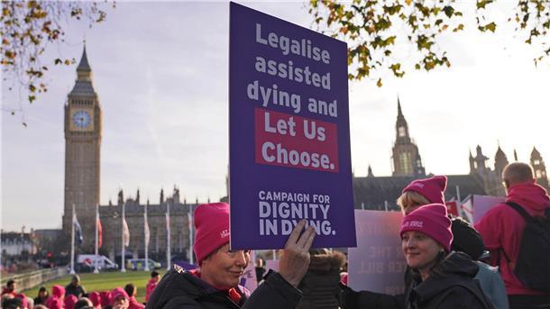 Erste Abstimmung: Britische Abgeordnete für Sterbehilfe Historische Debatte: Das Parlament in London diskutiert über Sterbehilfe.
